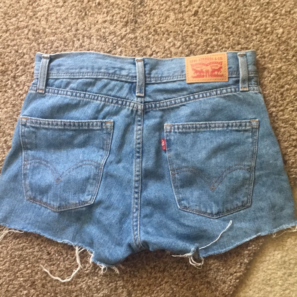 levis distressed shorts